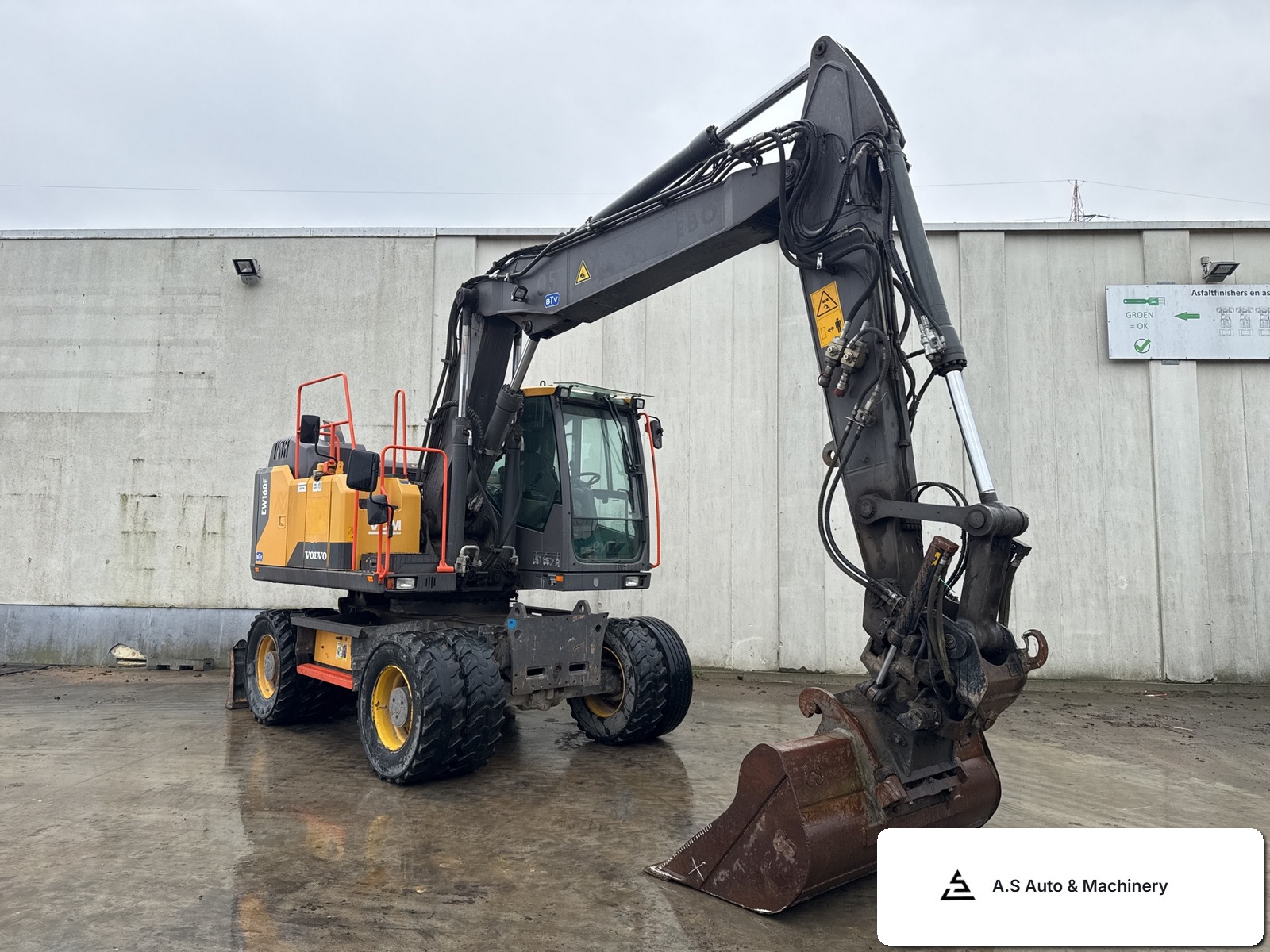 Gebruikt Volvo EW160E 2016 wheel excavators te koop, 12,350h